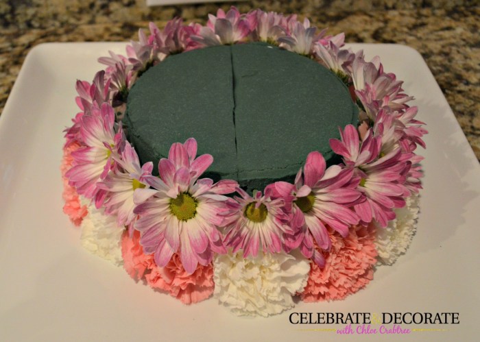 How to make flower decoration on cake