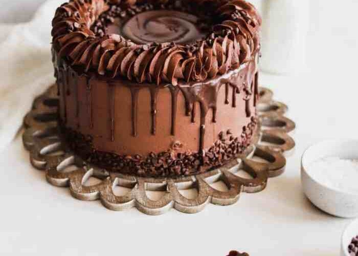 How to make chocolate cream for cake decoration