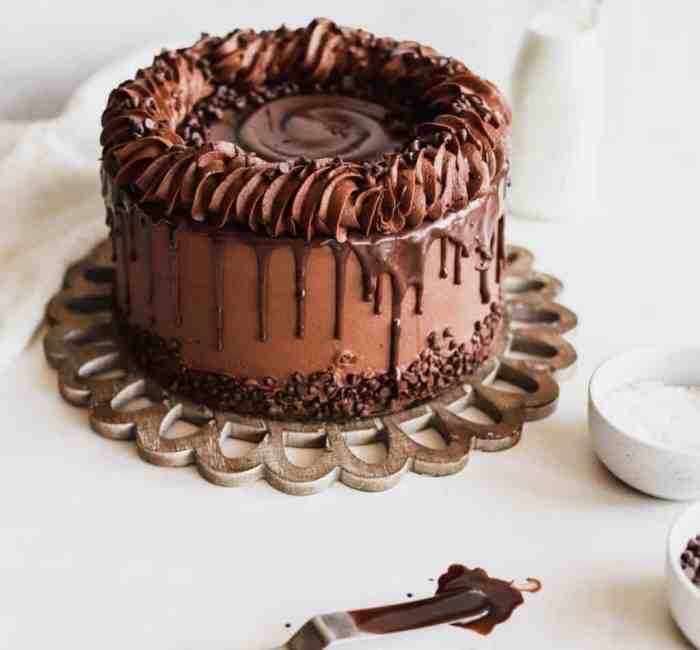 How to make chocolate cream for cake decoration