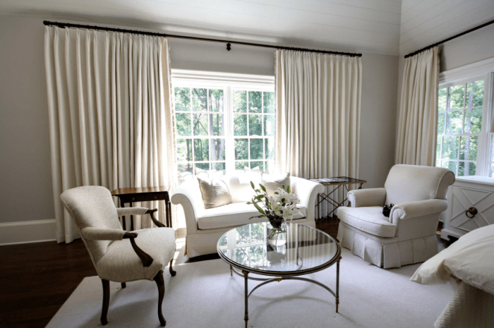 How to decorate a large bedroom window sill